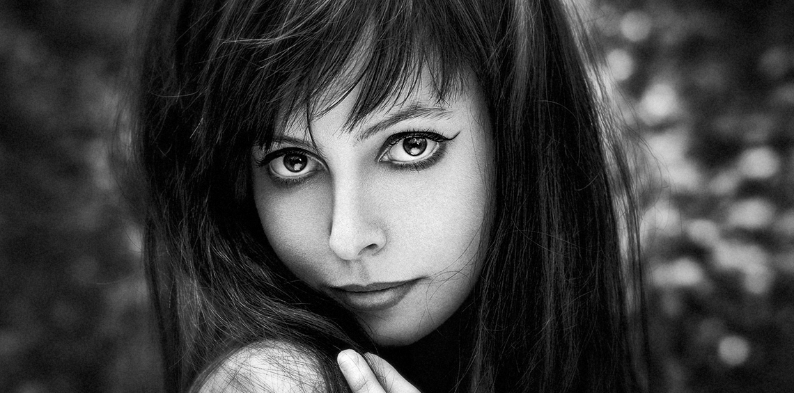 Faye_headshot Headshot Photography – expressive black and white portrait with strong eye contact