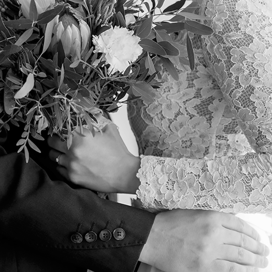 Wedding couple, bride holding flowers