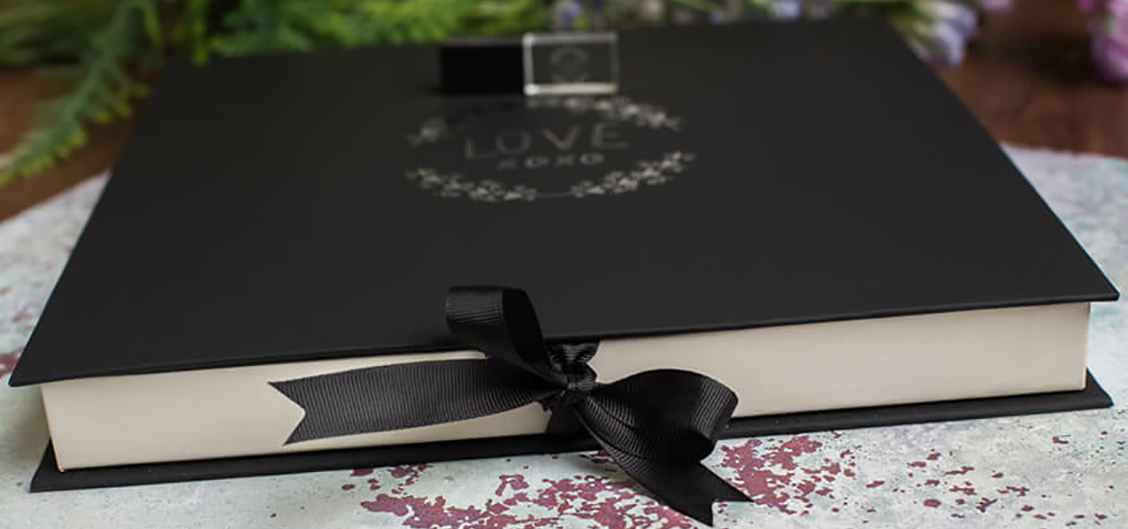 Folio box with black ribbon 